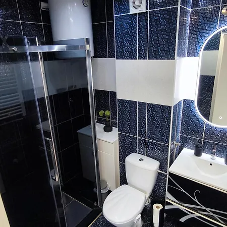 Stan U Centar- Free Garage Apartment