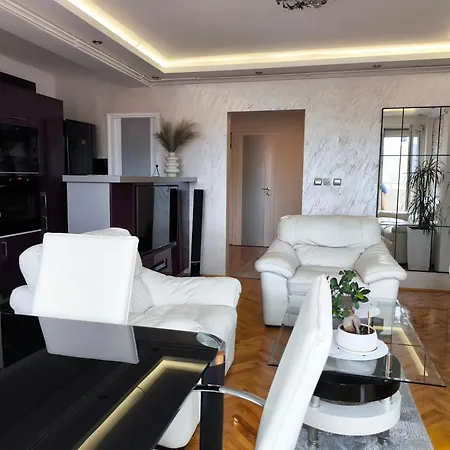 Stan U Centar- Free Garage Pirot