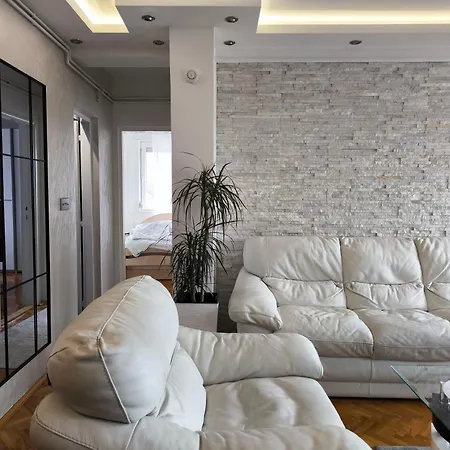 Stan U Centar- Free Garage Apartment